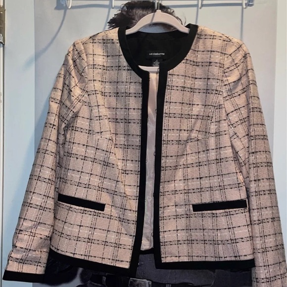 Liz Claiborne set - Picture 6 of 6